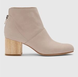 EUC EILEEN FISHER SURI TUMBLED NUBUCK BOOTIE - COLOR: SANDSTONE SZ 6